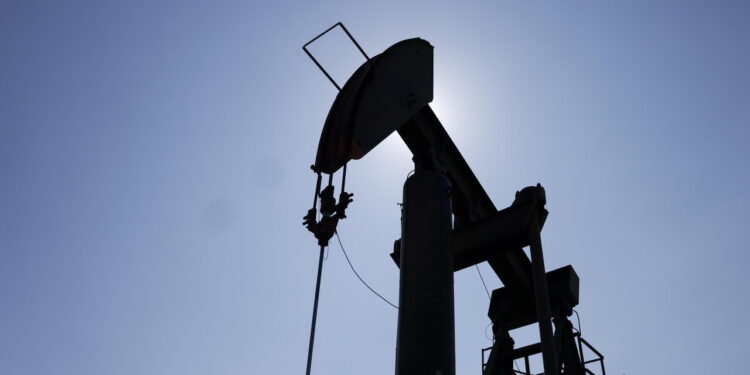 Petrolio e gas in caduta, il Wti scende a 83,45 dollari