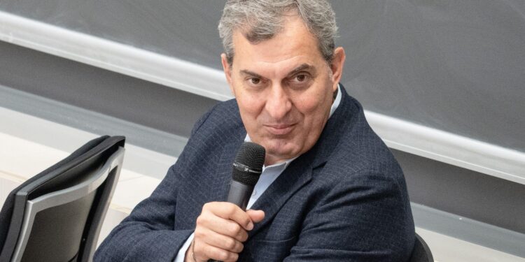 Milano, Mario Calabresi valuta candidatura a sindaco: “Mi piacerebbe fare la mia parte”