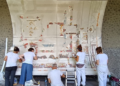 Pompei restituisce il soffitto dionisiaco di una sala da banchetto della Regio IX