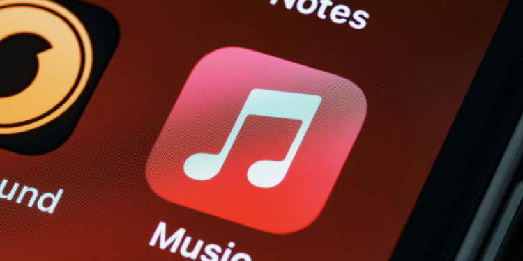 Attacco hacker su YouTube e Apple Music, colpite decine di artisti