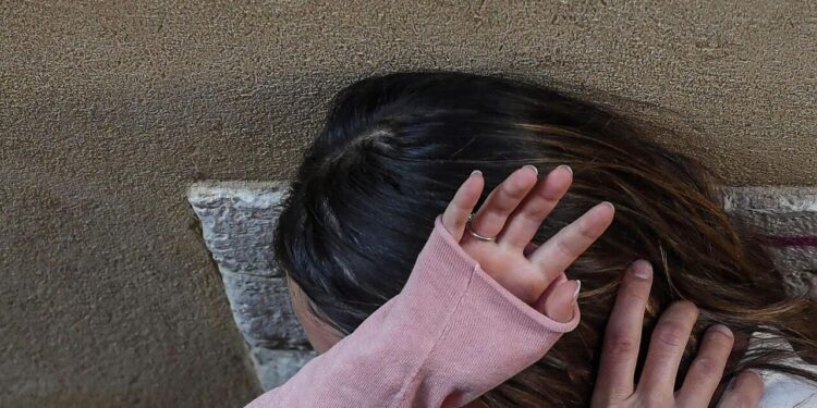 Perseguita la moglie per 4 anni, arrestato dalla polizia locale a Milano