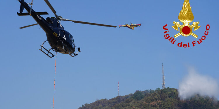 Incendio a Como, di fatto spento ma con sporadiche ripartenze