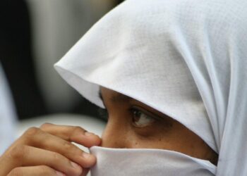 Valditara: ‘Il divieto di burqa a scuola per riaffermare la dignità delle donne’