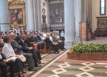 Firenze ricorda Vittorio Frescobaldi, rami di olivo e vite sopra la bara