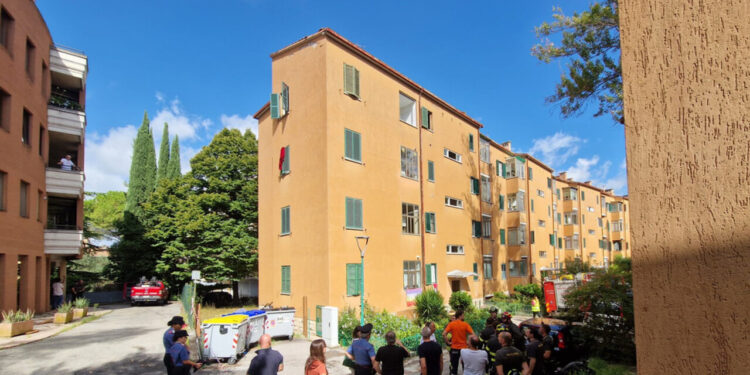 Esplosione in una palazzina a Perugia, sono due i feriti, sarebbero gravi