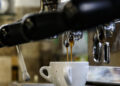 E’ caro tazzina, l’espresso costa 1,29 euro, il 25% più del 2021