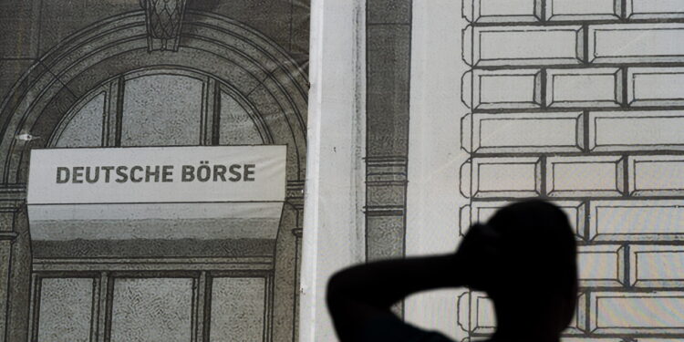 Borsa: l’Europa sulla parità guarda a Hormuz e petrolio, Francoforte +0,4%