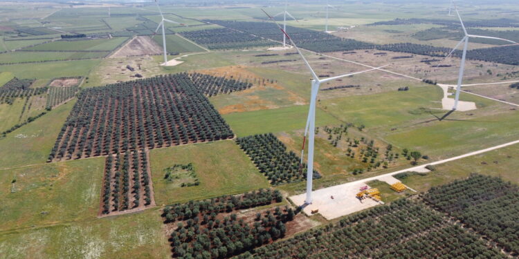 Le rinnovabili coprono 20% consumi energia, al 2030 serve il doppio