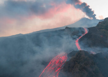 Scende l’allerta per l’Etna, riapertura dello scalo di Catania prevista per le 14