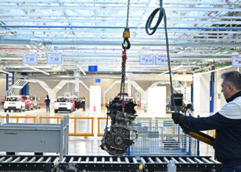 Produzione industriale Ue è tornata a crescere nel 2025, prima volta dal 2022