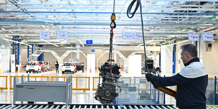 Produzione industriale Ue è tornata a crescere nel 2025, prima volta dal 2022