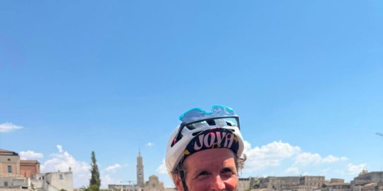 Una sorpresa tra i Sassi, Jovanotti in bici a Matera col ‘Jovagiro’