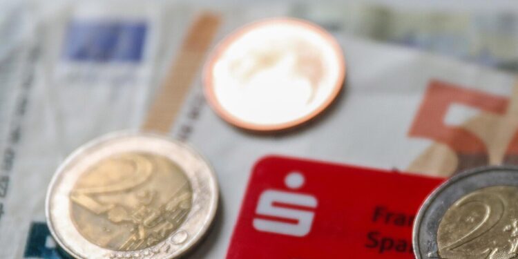 Bce, il contante resta il metodo di pagamento più accettato nell’Eurozona