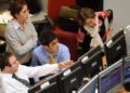 Lo spread cala ancora, 77 punti base e rendimenti al 3,86%: fiducia dei mercati nell’Italia