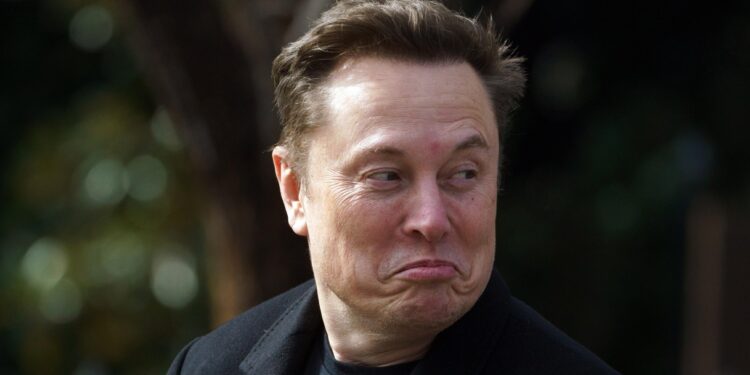 Tutti i problemi di Elon Musk, da Tesla alle azioni di SpaceX fino al razzo schiantatosi sulla Luna