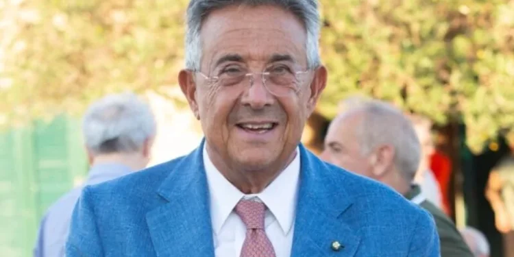 Roberto Sergio premiato a Caccuri con cittadinanza onoraria, chiavi della città e riconoscimento alla carriera.