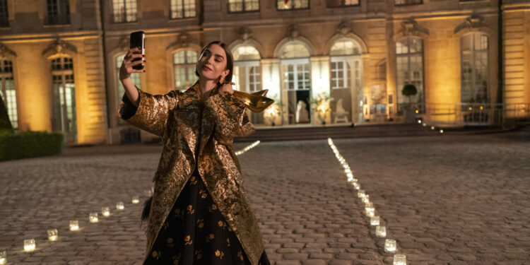 Emily la sesta e ultima stagione con Lily Collins dal 24 dicembre su Netflix