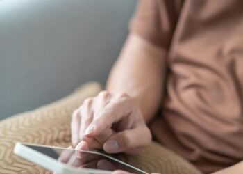 Abi, si rafforza l’uso dei canali digitali delle banche, app +5,7%, bonifici istantanei +130%