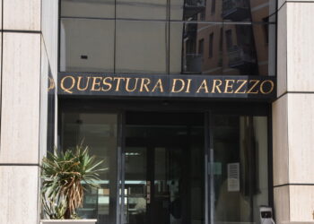 Estremismo online e radicalizzazione, cinque minori denunciati ad Arezzo