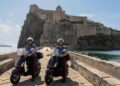 Folla sotto l’ombrellone a Ischia, si vendeva droga
