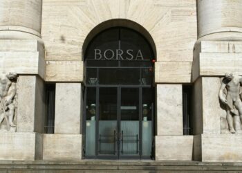 Borsa: Milano ondeggia attorno alla parità con l’Europa, attesa per Hormuz
