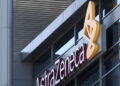 Financial Times: ‘AstraZeneca tratta con Bristol Myers Squibb per una maxi fusione da 400 miliardi’