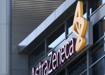 Financial Times: ‘AstraZeneca tratta con Bristol Myers Squibb per una maxi fusione da 400 miliardi’
