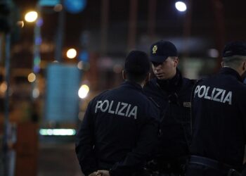 Tenta di violentare una 14enne, la ragazza si salva con il ‘signal for help’