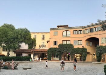 Scippano l’orologio di lusso a un turista a Porto Rotondo, due arresti