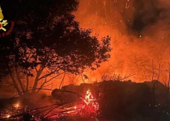 Ancora incendi nel Vco, vigili impegnati in sei località