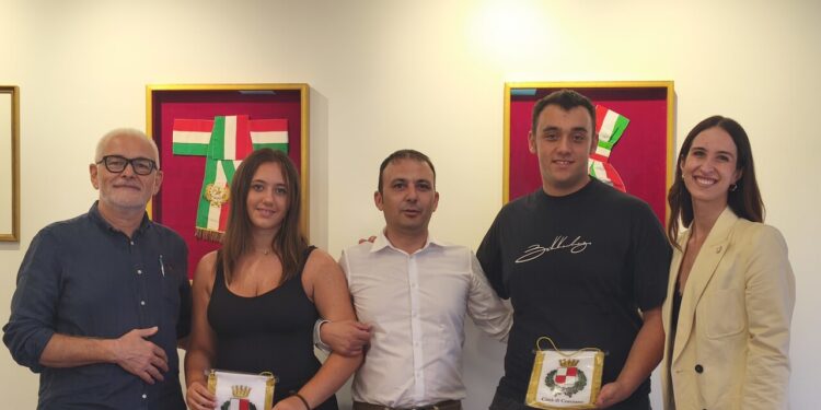 Gemelli umbri compiono 18 anni e subito diventano donatori di sangue