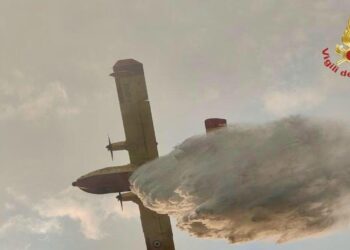 Incendi nel Vco non ancora sotto controllo, si proteggono le abitazioni