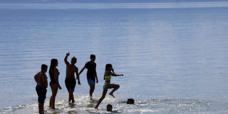 Le vacanze estive un must per le famiglie, il turismo family ‘vale oltre 15 miliardi’