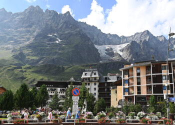 Nubifragio a Cervinia, sopralluoghi in elicottero e mezzi all’opera