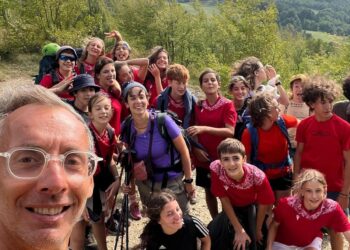 Federico Taddia inventa il ‘book trekking’, 20 adolescenti in cammino per ritrovarsi