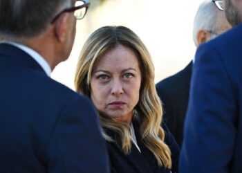 Meloni a Bonaccini: “Vota a destra chi ha studiato poco? Noi non chiediamo titoli”. Il dem: “Presa frase da ragionamento complessivo”