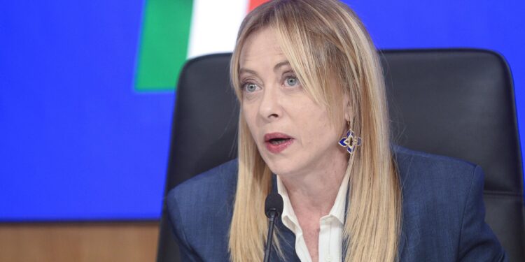 Caro carburanti, oggi il Consiglio dei ministri: sul tavolo una misura ponte