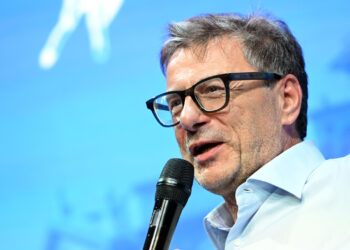 Giorgetti, con aumento tassi importante tenere sotto controllo debito