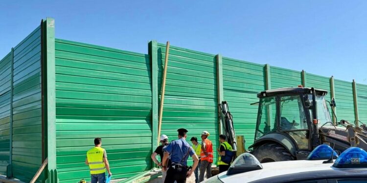 Operaio schiacciato da pannello in un cantiere nel Ferrarese, e’ grave