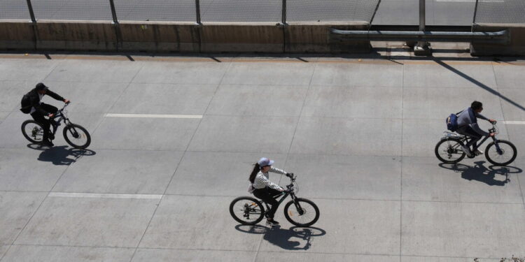 Sempre più italiani in bici, ma mobilità sostenibile stenta a decollare