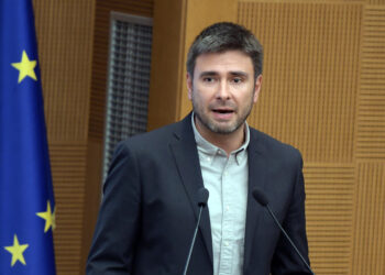Rinviato il rientro di Di Battista in Italia
