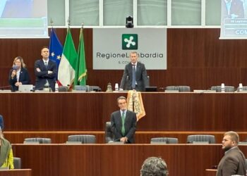 Insultata dopo la chemio, al Pirellone foulard sui banchi della presidenza