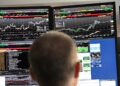 Borsa: l’Europa viaggia in rosso, si indebolisce il petrolio