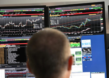 Borsa: l’Europa viaggia in rosso, si indebolisce il petrolio