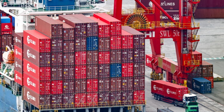 Istat, export extra-Ue ad agosto -2,1% mese, +16,1% anno