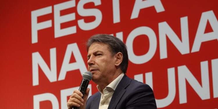 Applausi a Conte alla festa dell’Unità, ‘ma per vincere andiamo oltre Renzi’