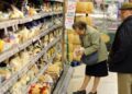 Istat, per donne oltre 4 ore lavoro familiare al giorno, si riduce divario