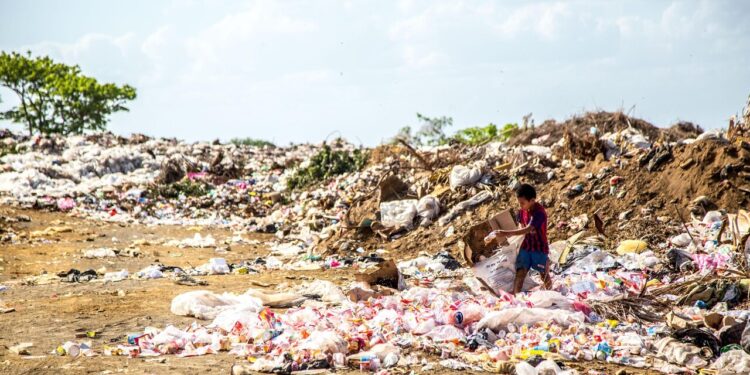 Oggi è il Plastic Overshoot Day, la data in cui i rifiuti superano la capacità di trattarli
