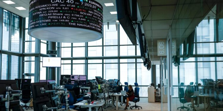 Lo spread scende ancora a 82 punti base, rendimenti al 4,18%: questa settimana iniziano le aste