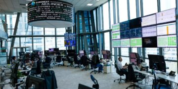 Spread e rendimenti ai massimi dopo l’aumento dei tassi della Bce, differenziale a 88 punti